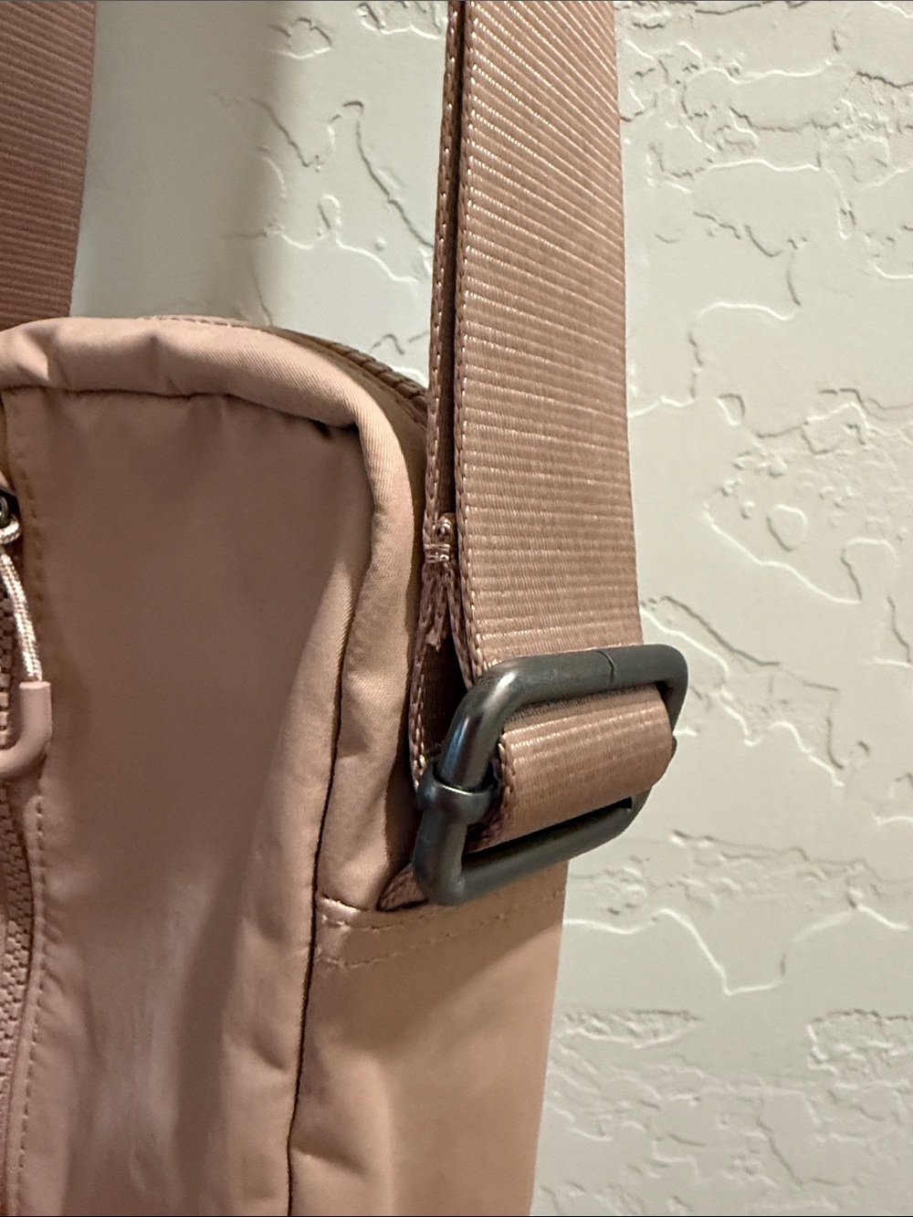 NWOT Vuori All-Around Crossbody Bag Blush Pink - Picture 5 of 8
